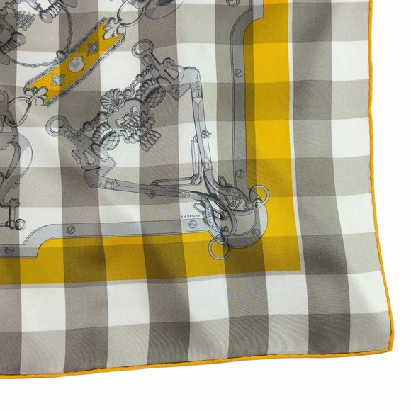 HERMES Scarf carre Mors et gourmettes Yellow Multi 100% Silk Made in France - Picture 4 of 16